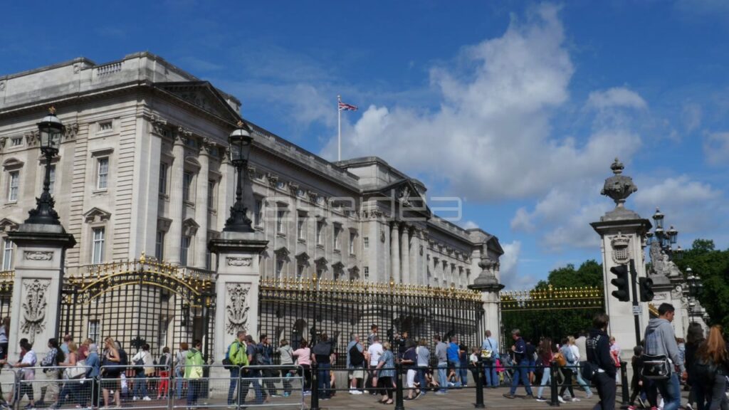 Tourists Gather Outside Buckingham Palace Gates